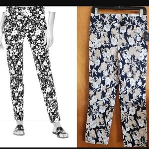 Raffaella Comfort Fit Stretch Waistband Pull on Styling Navy Color Size4 Cropped